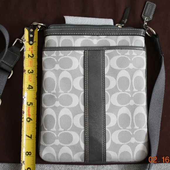 Authentic bag no serial number on this item as is 20 years old Kept in dust bag. - Picture 2 of 7